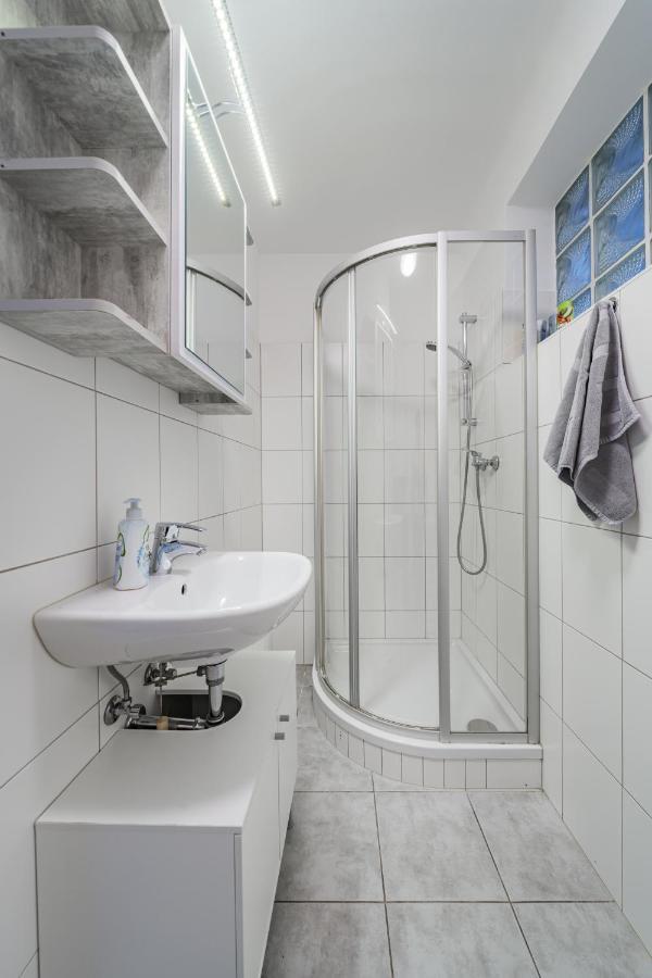 Modernes Appartement Nahe U-Bahn Und Schoenbrunn Viena Exterior foto